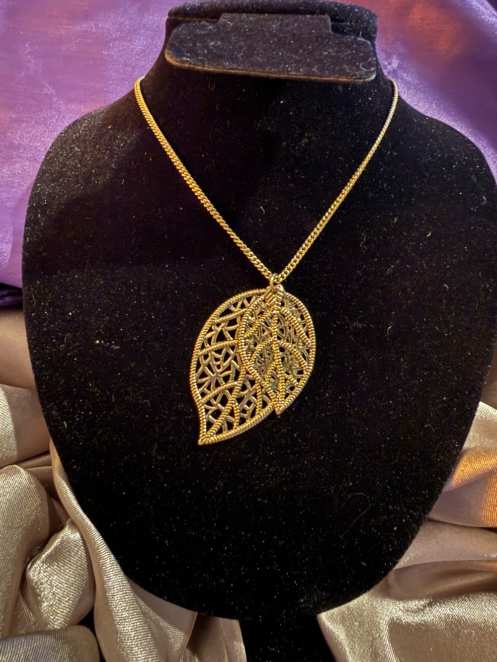 Gold tone Double Leaf Filigree Pendant Necklace
